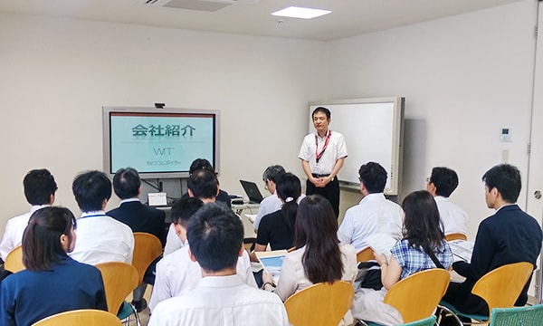 企業見学の様子